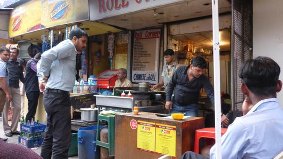 Und nicht weit weg vom Metzger war diese Bude, da dort gut was los war, habe ich mir einfach mal das bestellt, was dort alle gegessen haben....