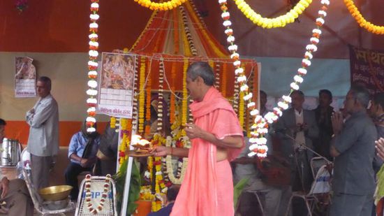 Hier war (ausserhalb) noch eine Zeremonie im Gange, aber auch nicht viele Leute da.