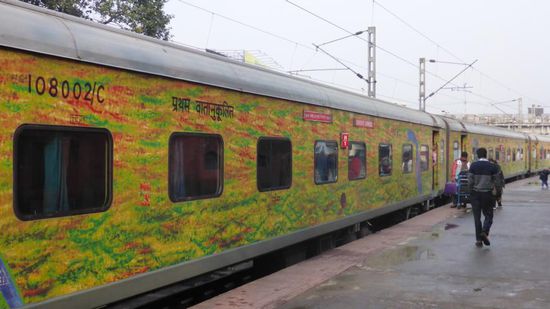 Mit diesem echt schönen Zug ging die Fahrt los, sehr pünktlich und hervorragender Service