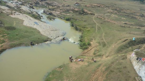 Man konnte sogar aus dem Fenster schauen, das war zwar verschmiert, aber ein paar Bilder habe ich trotzdem gemacht, die folgen nun....(Qualitätsmäßig nicht so toll, aber was solls)