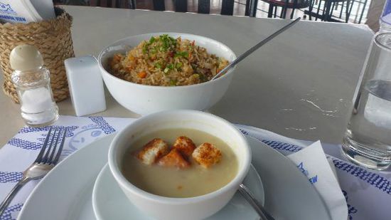 Fischsuppe, gebratener Reis mit Meeresfrüchten und......