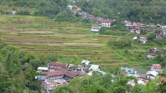 Ein letzter Blick (für Euich für heute), gleich der erste Rundgang durch Banaue, mal sehen, was es da so zu sehen, zu essen und zu trinken gibt (ich glaube, ich habe vorhin schon irgendwo eine Bierreklame gesehen
