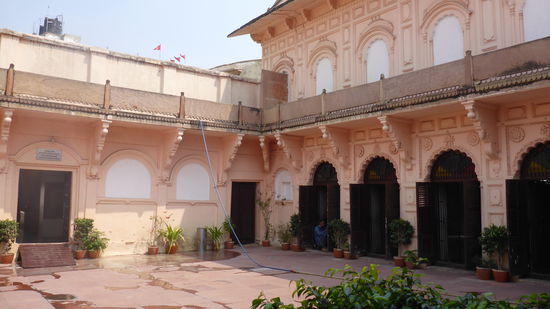 Im Eingangsbereich des Palastes