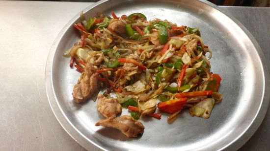 Das "Innenleben" der Chicken-Spring-Roll ist schon mal fertig und muss noch kühlen.