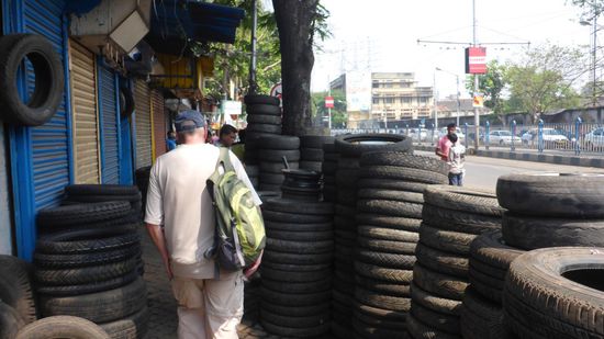 Auch Autoreifen gibt es, wenn auch manche nicht so toll aussehen.