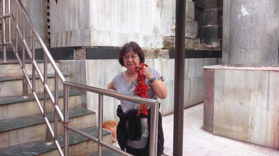 Marianne geht rein und opfert was für uns...