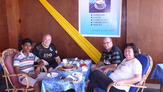 Dann gibt es halt schon zum Frühstück Torte 