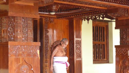 ..ein angrenzendes Kloster