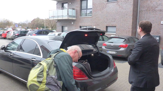    Viel bequemer kann man nicht reisen. Einmal wollte ich den Service geniessen....