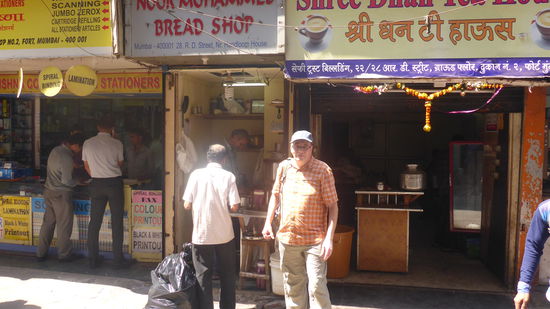 Erst mal einen Chai auf der Straße trinken