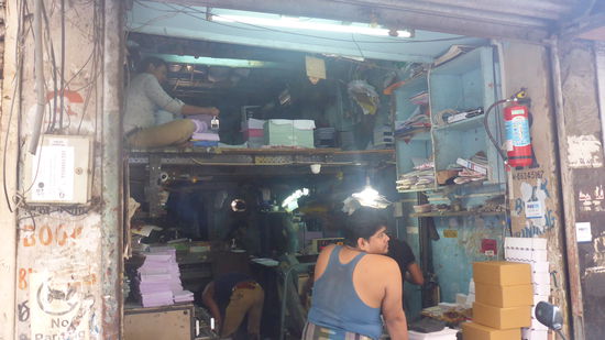 Eine Druckerei, zu beachten der Arbeitsraum oben. Na Kollegen im open space, tauschen????