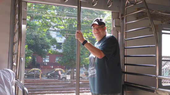 Zugfahrt bei offenen Türen bringen ein wenig (gefühlte) Kühlung 