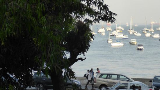 Das ist der Blick vom Balkon zur Seite.......