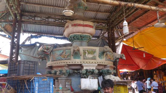 .....dann geht es weiter, viele alte Gebäudeteile sind zu entdecken...