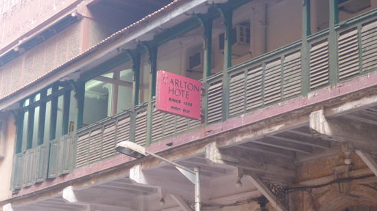 dem Carlton Hotel....