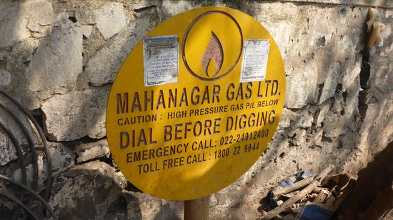 Na ja, so ganz weg von der Arbeit ist man nie..... das Logo erinnert mich an eines unserer ersten von Thysssengas.