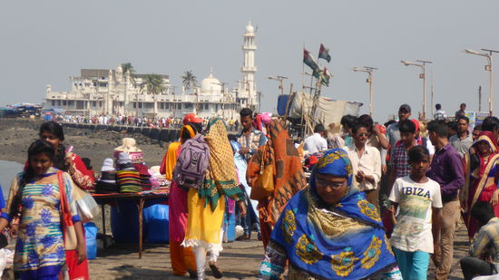 Auch hier ein buntes Treiben, aber sehr voll.