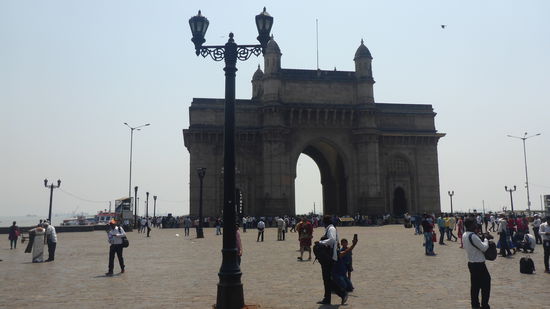 Noch ein kurzer Blick auf das Gateway of India und....
