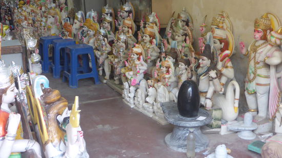 Neben dem Hotel kann man sich was schnitzen lassen..