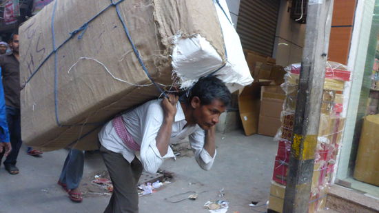 ...und hier möchte man am liebsten anpacken, unglaublich was hier so geschleppt wird