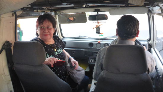 Die Fahrt im Polizeiwagen zum Jantar Mantar....