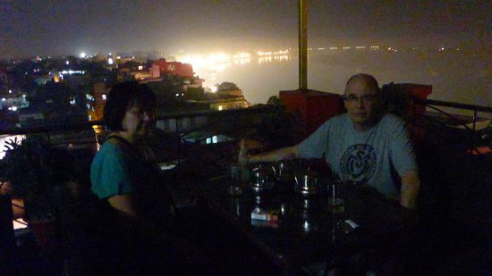 Im Hintergrund die Gaths von Varanasi....