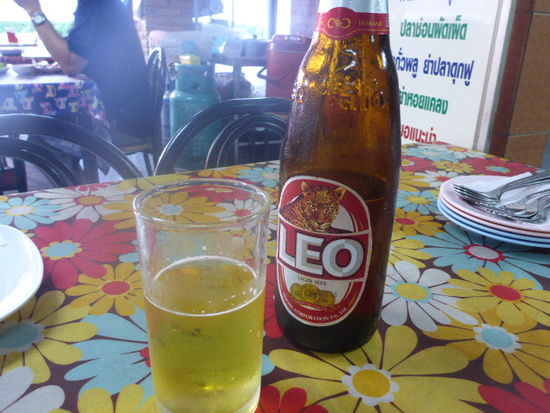 Zur Begrüßung in Bangkok erst mal ein LEO....