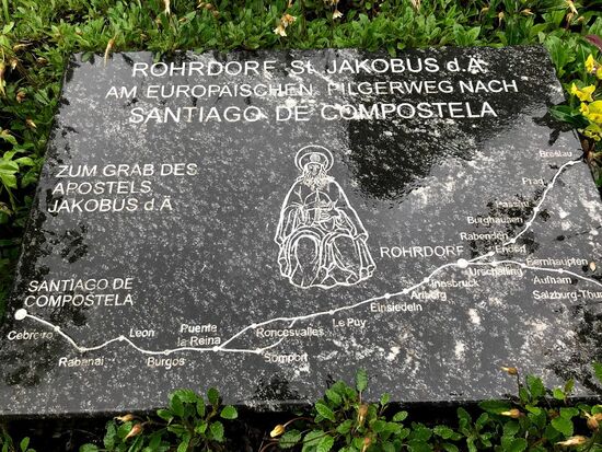 Ein Hinweis auf den Jakobsweg. Es soll ja evtl. im nächsten Jahr eine Reise von Sankt-Jakobus-Reisen geben. Aus eigene Erfahrung kann ich nur empfehlen, eine solche Tour mal mitzumachen, vor allem, wenn Angelika die Reiseleitung macht.
Infos über eine solche Tour kann man mit Sicherheit demnächst bei Sankt-Jakobus-Reisen erfahren.