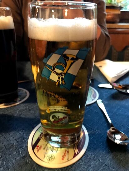 Nach dem "Weinland Italien" sind wir im "Bierland Bayern" angekommen, erst mal ein Helles....