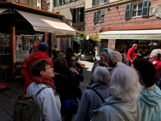 Ein Teil der Reisegruppe mit Angelika.