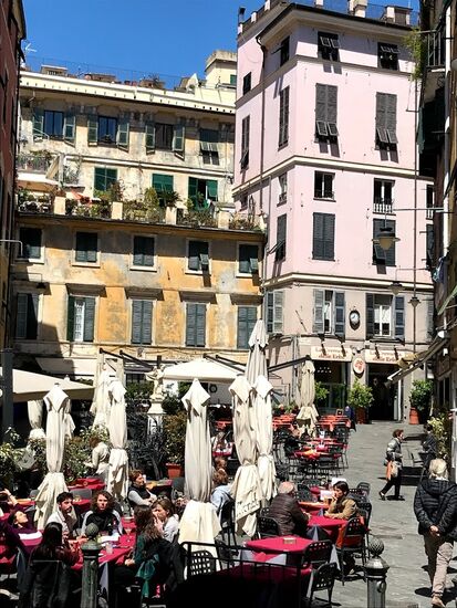 Ein wunderschöner sonniger Platz mitten in der Altstadt.