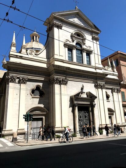 und überall kleine Kirchen.