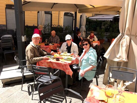 Ein großer Teil der Gruppe findet den schönen Platz wieder....