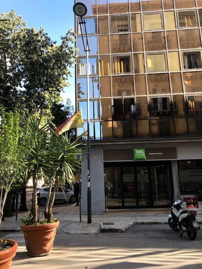 Unser Hotel in Palermo bei Tage betrachtet.