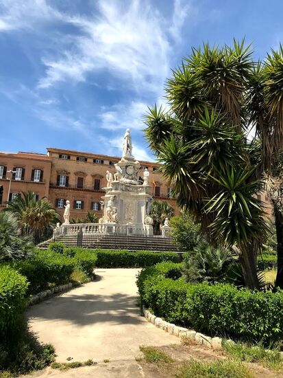 Auf dem Weg zum Palast.