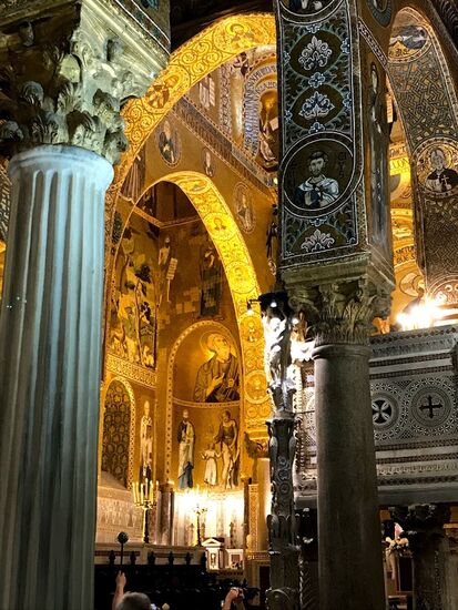 Und drinnen geht es weiter...