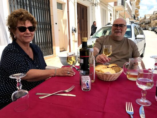 Mittagspause, leider haben wir nur die Getränke zu uns genommen, für den Rest reichte die Zeit nicht....