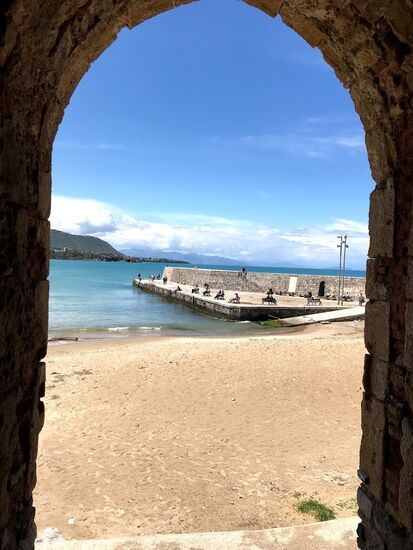Ein Blick auf den Anleger und Strand.