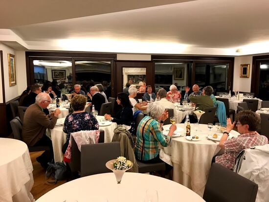 Die Mitreisenden sind hungrig.