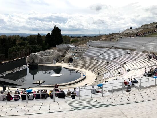 Das griechische Theater, für den Sommerbetrieb fertig gemacht.