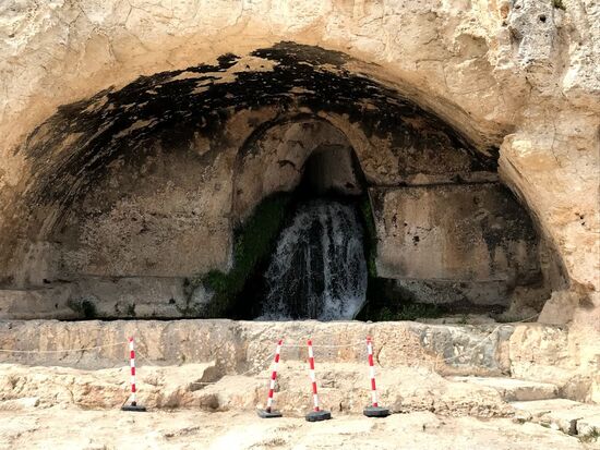 Ein kleines Nymphäon...