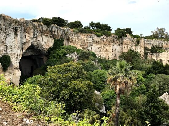 Mit Verbindung zum Steinbruch.
