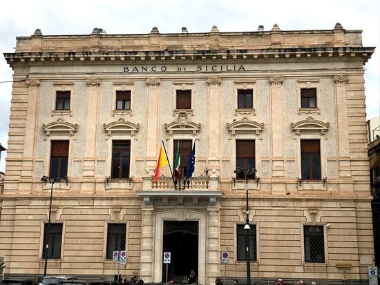 Am Piazza Archimede.