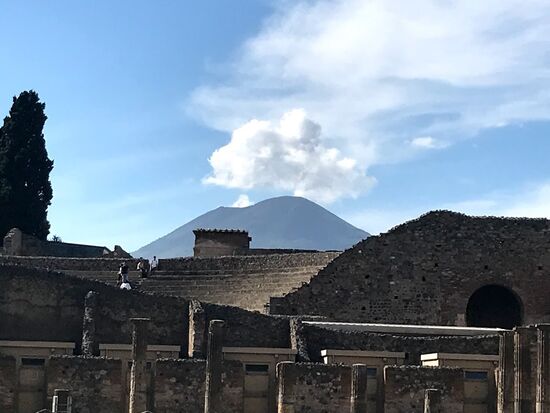 Der Vesuv, der das hier alles verursacht hat.