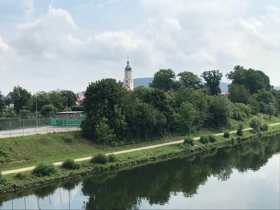 Schöne Orte, hier war ein Schild für einen Biergarten, der aber leider geschlossen war.