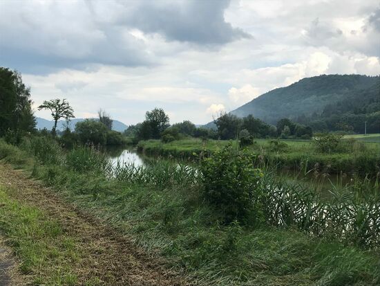 Weiter geht's durch eine wunderschöne Landschaft. Aber immer auch mit Drohungen von oben