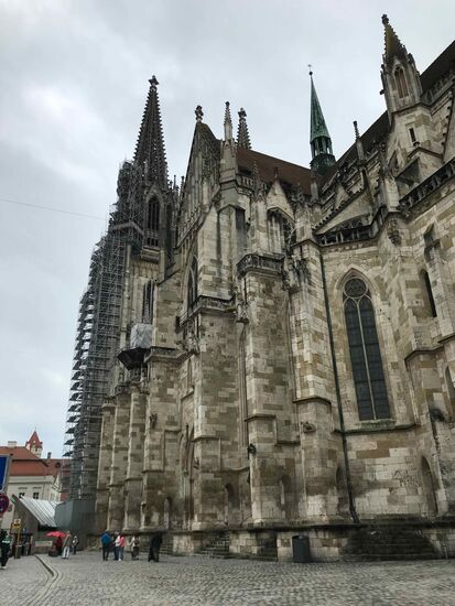 Der Dom mit Wolken.