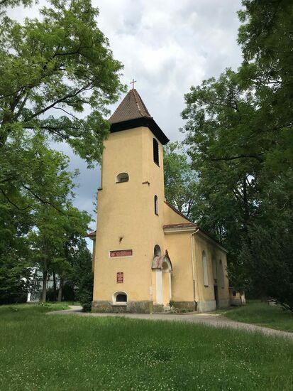 Versteckt am Bahnhof, vermutet man dort eher nicht, weil die Gegend um den Bahnhof echt nicht schön ist.
