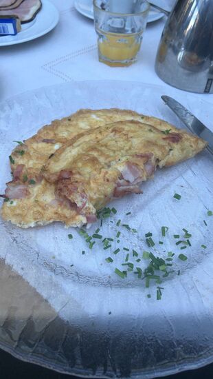 Teil des Frühstücks im Hotel Höttl in Straubing.