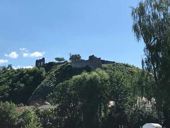 Hier und da eine Ruine.